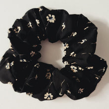 Load image into Gallery viewer, Scrunchies just for Mum
